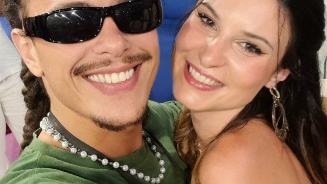 Renata Reis mostra-se a fazer tatuagem logo após funeral de Maycon