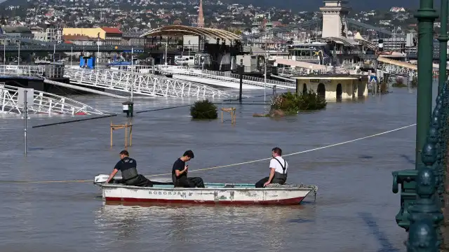 Budapeste está debaixo de água. Veja as imagens