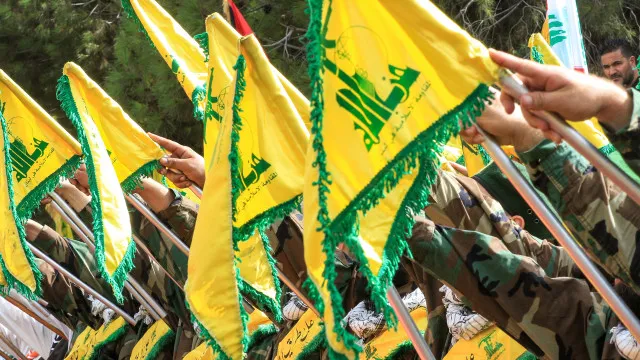 
                    Hezbollah lança 25 foguetes contra Israel após negociações com Líbano
                