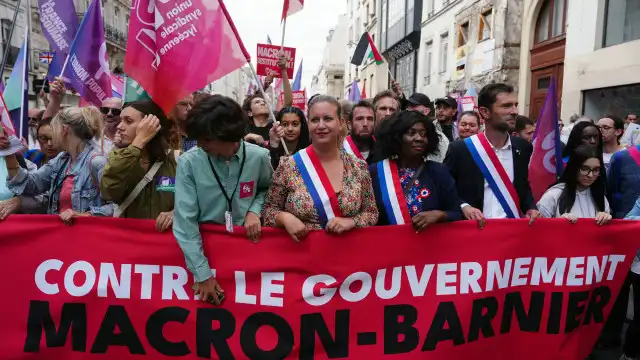 Manifestação contra 'Governo Macron-Barnier' junta milhares de franceses