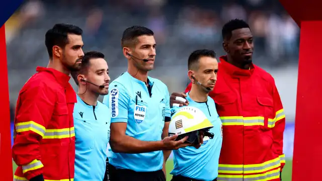 Diogo Costa e Bruno Varela vestiram-se de bombeiros no Vitória-FC Porto