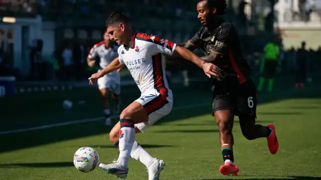 Imagens arrepiantes. Colega de Vitinha sofre grave lesão em pleno jogo