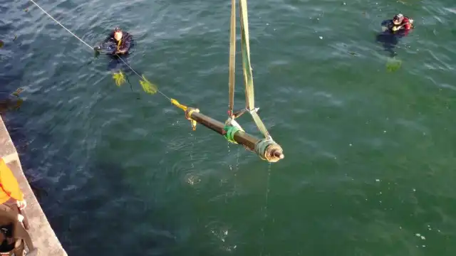 Canhões de bronze do século XVI resgatados do fundo do mar em Esposende