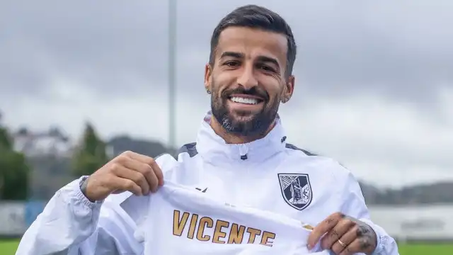 Tiago Silva já foi pai e Vitória SC oferece o primeiro presente