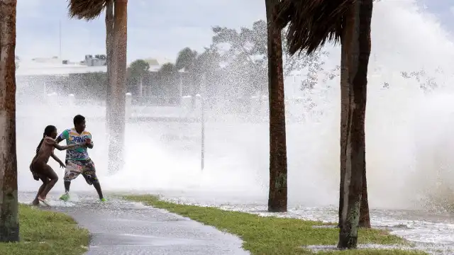 Helene deixa rasto de destruição na Florida e faz pelo menos 1 morto