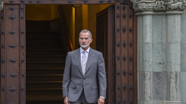 Rei Felipe VI junta-se à casa real belga e Países Baixos no luto