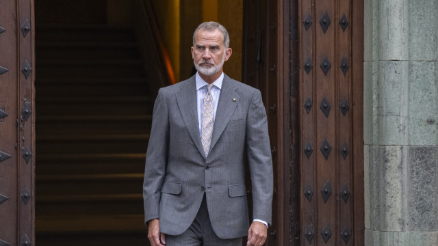 Rei Felipe VI junta-se à casa real belga e Países Baixos no luto