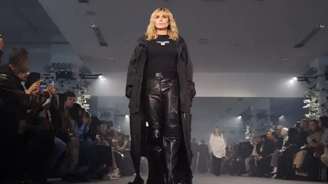 Heidi Klum estreia-se na Paris Fashion Week. Veja as fotografias