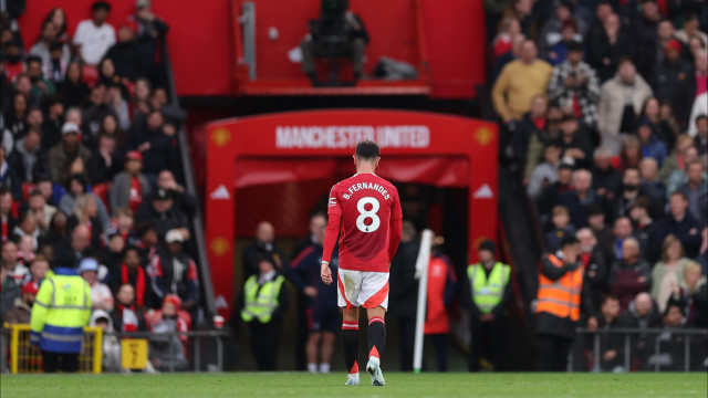 Bruno Fernandes é expulso e Manchester United 'cai' antes de ir ao Dragão