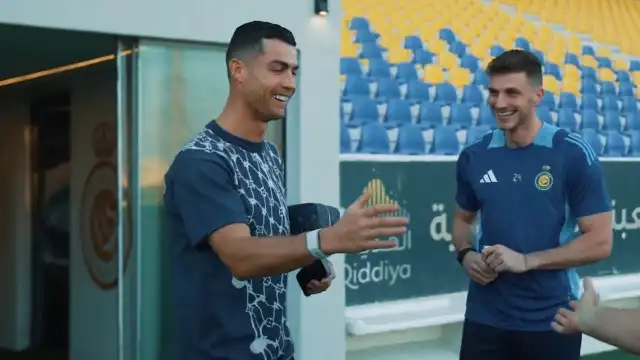 Cristiano Ronaldo teve visita especial no Al Nassr e recebeu... um beijo