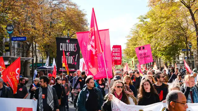 Milhares manifestaram-se em França para pressionar primeiro-ministro