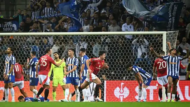 Festa dá lugar a desilusão. FC Porto sofre no final e empata com United