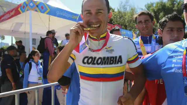 Ex-ciclista colombiano morre aos 48 anos após ser esfaqueado no pescoço