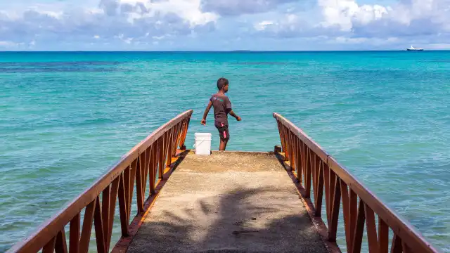 Tuvalu tem vindo a lutar contra a subida do mar. Veja as imagens