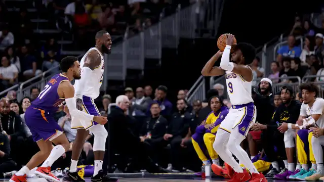 Imagens que ficam para a história. LeBron James e o filho jogaram juntos