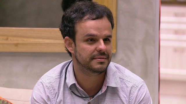Vereador Adrilles Jorge é investigado sob suspeita de 'rachadinha' em gabinete
