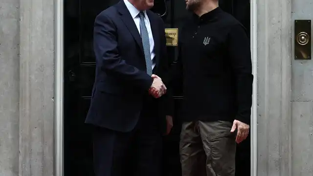 Zelensky e Keir Starmer reunidos em Downing Street. As imagens