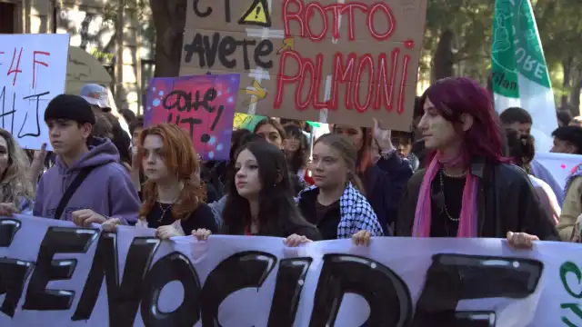 Greta participa em manifestação pela Palestina e pelo clima em Milão