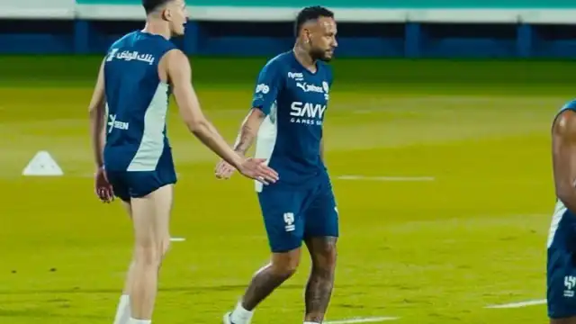 Jesus com motivos para sorrir. Neymar volta aos treinos e já marca golos