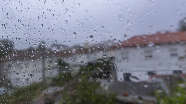 
                    Mês entrou a gosto para fãs de chuva: Até quando? E onde fica o calor?
                