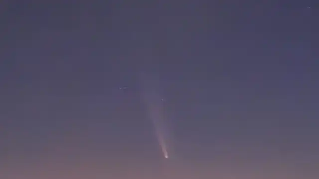 De Norte a Sul: As imagens do cometa que cruzou os céus este domingo