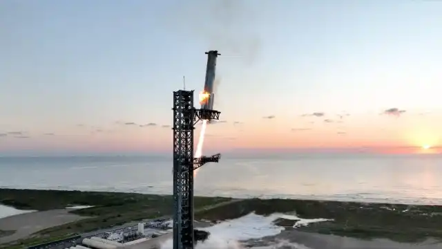 SpaceX apanhou foguetão com 'braços' mecânicos. Veja o vídeo