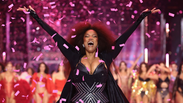 Tyra Banks faz desfile icónico na passarela da Victoria's Secret