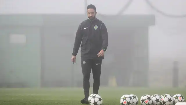 Nevoeiro (e não só) no treino do Sporting antes da viagem à Áustria