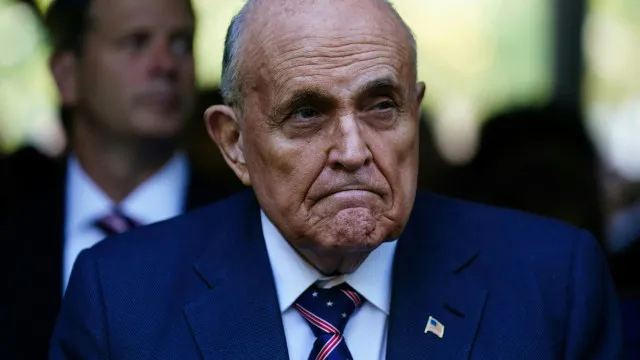 
                    Ex-autarca de Nova Iorque Rudy Giuliani em estado 