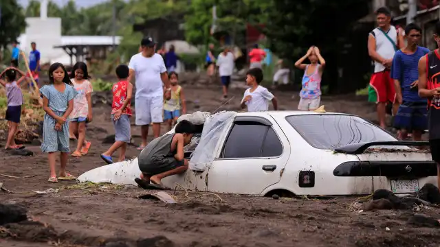 Um morto e sete desaparecidos devido à tempestade Trami das Filipinas