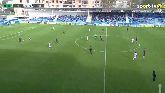 O que se passou aqui? Jogo da II Liga contou com um golo inusitado