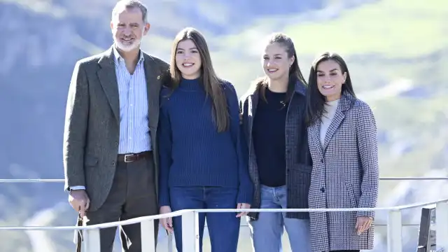 Galeria. Felipe VI, Letizia, Leonor e Sofía sobem aos Picos da Europa