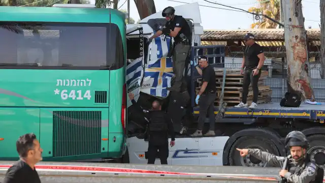 Dezenas de feridos após camião embater em paragem de autocarros em Telavive