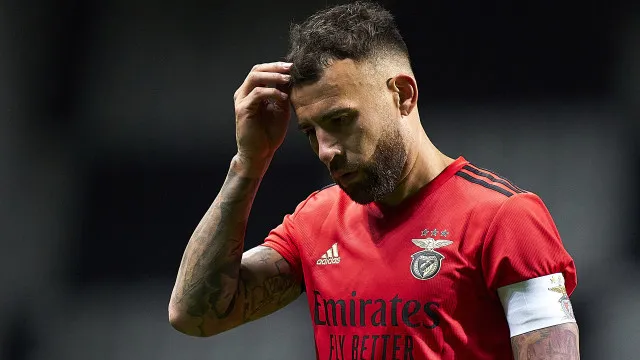 Lembra-se do último deslize do Benfica em Faro? Há apenas um resistente