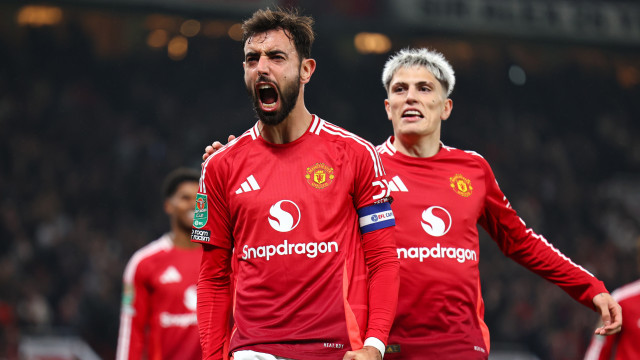 À espera de Amorim, Bruno Fernandes lidera e United goleia no pós-Ten Hag