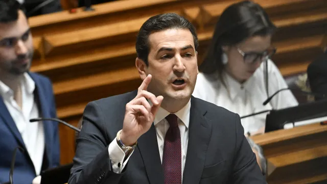 
                    Hugo Soares anuncia acordo com Chega na Lei da Nacionalidade
                