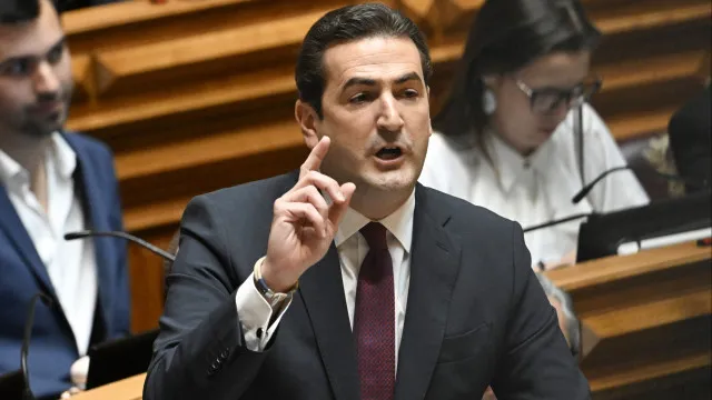 Hugo Soares diz que país vive "um momento de viragem"