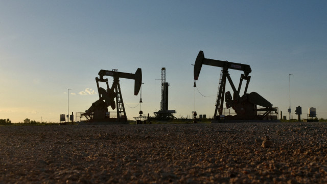 Petróleo dispara após Trump declarar fim do cessar-fogo com Irão