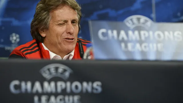 Jorge Jesus montou este onze na única visita do Benfica ao Mónaco