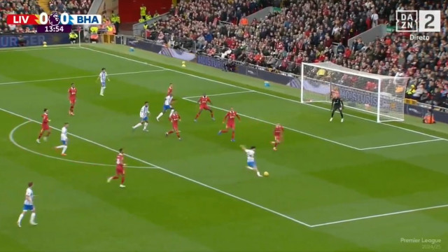 O golaço que 'gelou' Anfield Road... aos 14 minutos do Brighton-Liverpool