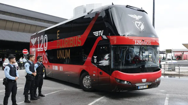 Três novidades na comitiva do Benfica que partiu rumo à Alemanha