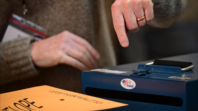 EUA. Grande afluência na mesa de voto onde mais se fala português