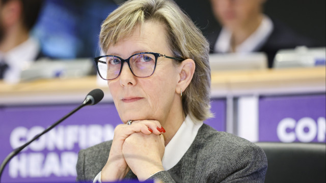 Maria Luís Albuquerque defende reforço das pensões complementares