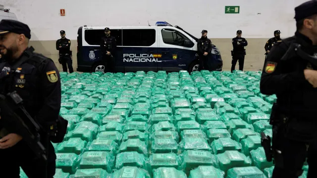 Polícia espanhola apreende 13 toneladas de cocaína escondidas em bananas