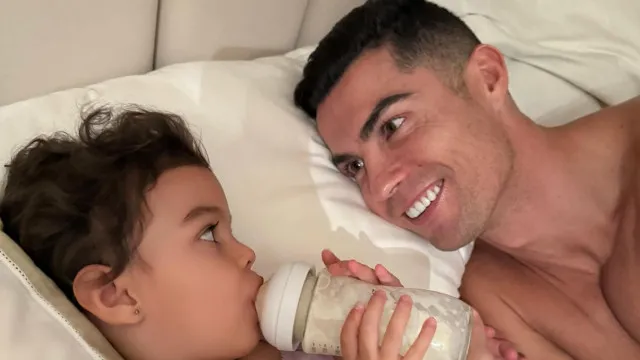 Pai babado! CR7 derretido com Bella Esmeralda