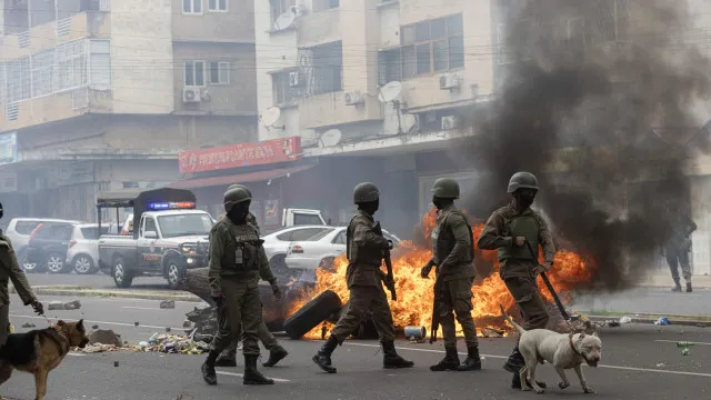 "Grito de socorro" traz caos e violência ao centro de Maputo. As imagens