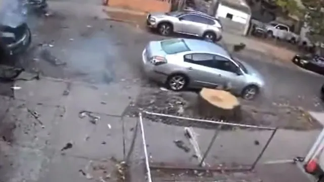 Carro explode em Queens, Nova Iorque. Veja o vídeo