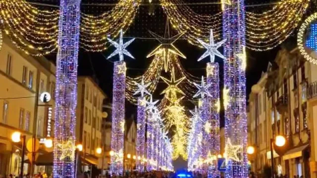 Luzes de Natal já estão ligadas em Viana. Multidão na inauguração