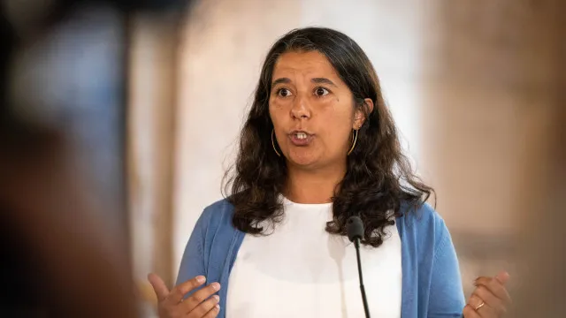 
                    Irão. PCP agenda debate com Governo dia 25 sobre 