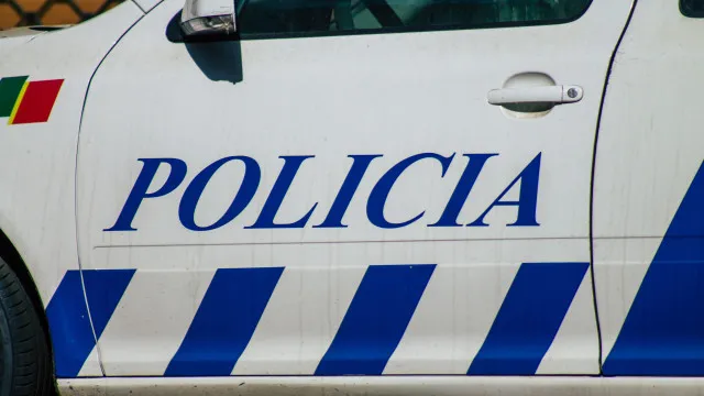 
                    Homem detido por furtar carteira no Porto fica em prisão presentiva
                
